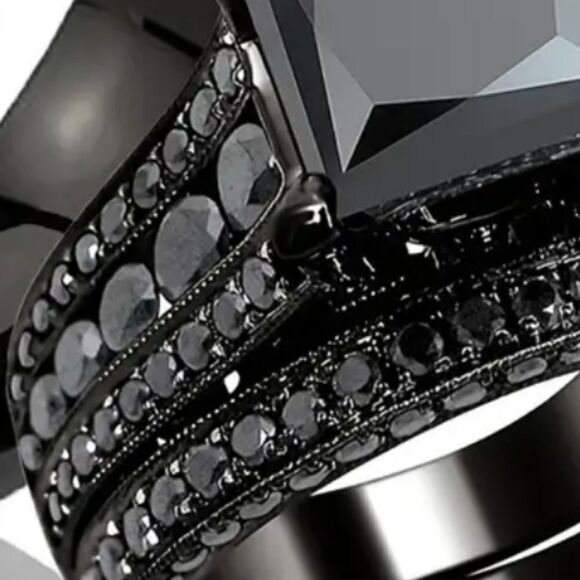 Brand New!! Black Cubic Zirconias surrounded by little black crystals. Size 7. - Picture 5 of 7